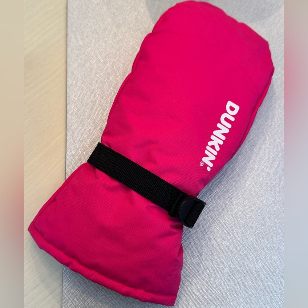 New!! LIMITED-EDITION DUNKIN’® ICED COFFEE GLOVE
Released 2/20/2026